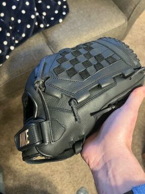 Nike hyperdiamond softball edge glove right hand throwing 12.75”